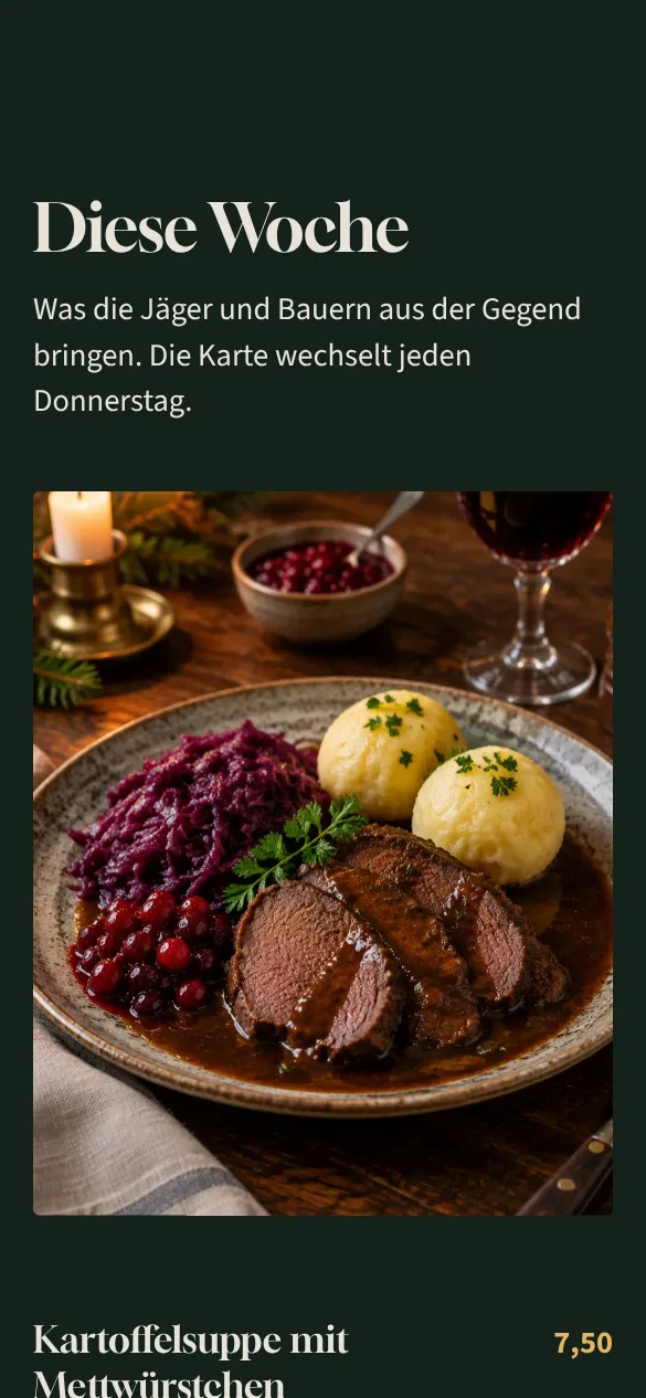 Rehbraten mit Rotkohl und Klößen auf der Wochenkarte